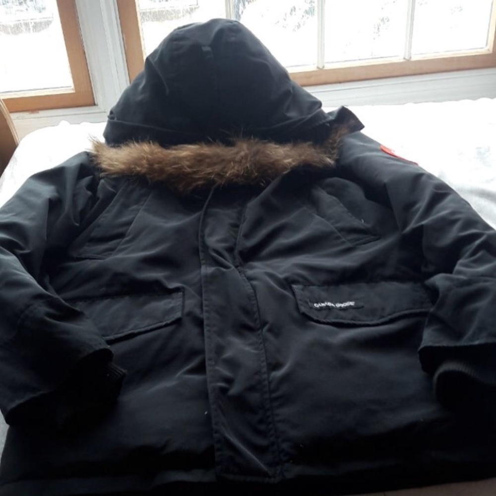 I’m selling a jacket Canada goose and it is 1125$